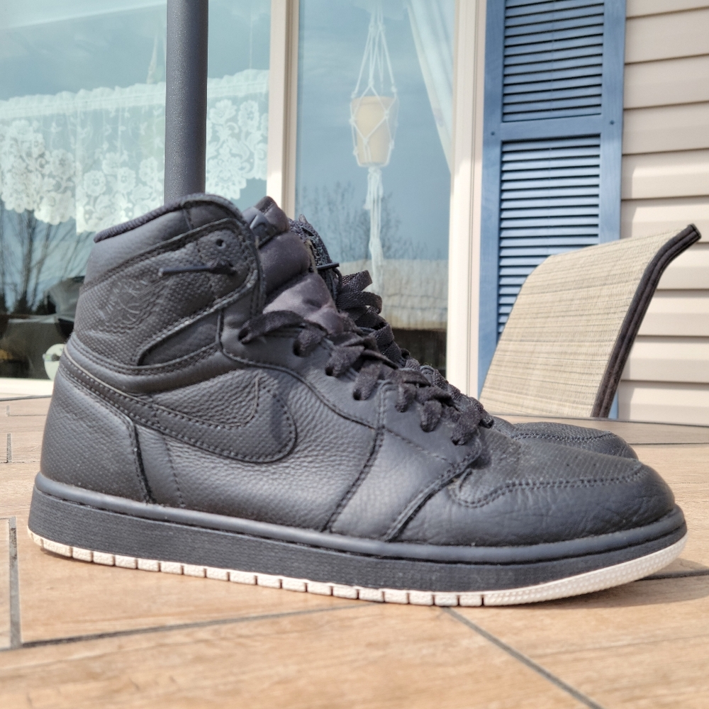 NIKE AIR JORDAN 1 RETRO HIGH OG 'PREFORATED'